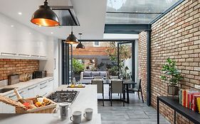Central 4 Bedroom House With Garden In Battersea Close To Chelsea